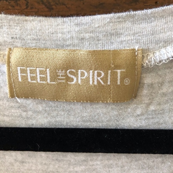 Feel the Spirit tab sleeve mix fabric oversize short sleeve tee in size M - Picture 6 of 6